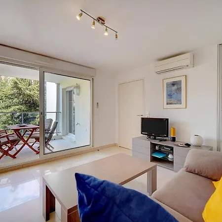 Apartment 2 Pieces Moderne Avec Terrasse Et Parking A 3mn Des Plages !l- A1b230