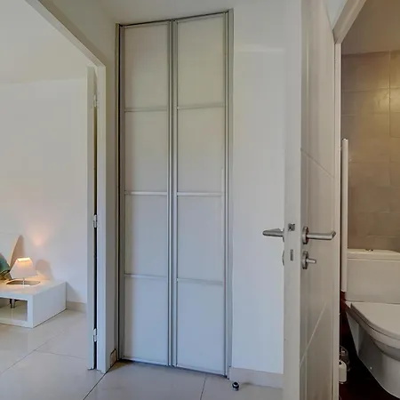 Moderne 2 Pieces Terrasse Parking, Clemenceau A1b230 كان